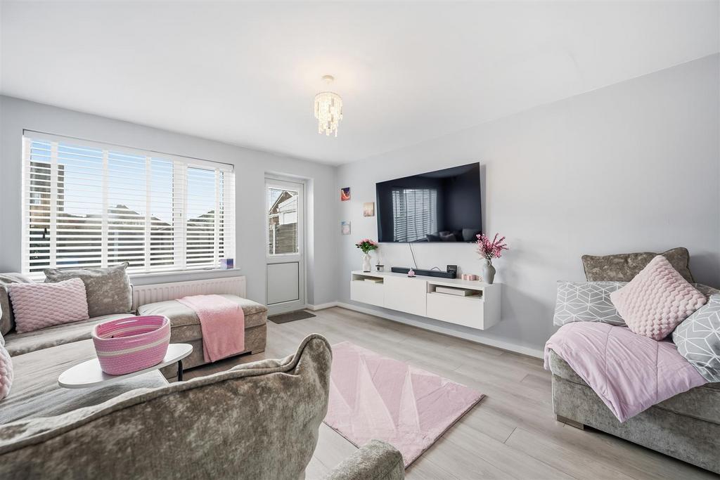 Lounge-Diner to window.jpg