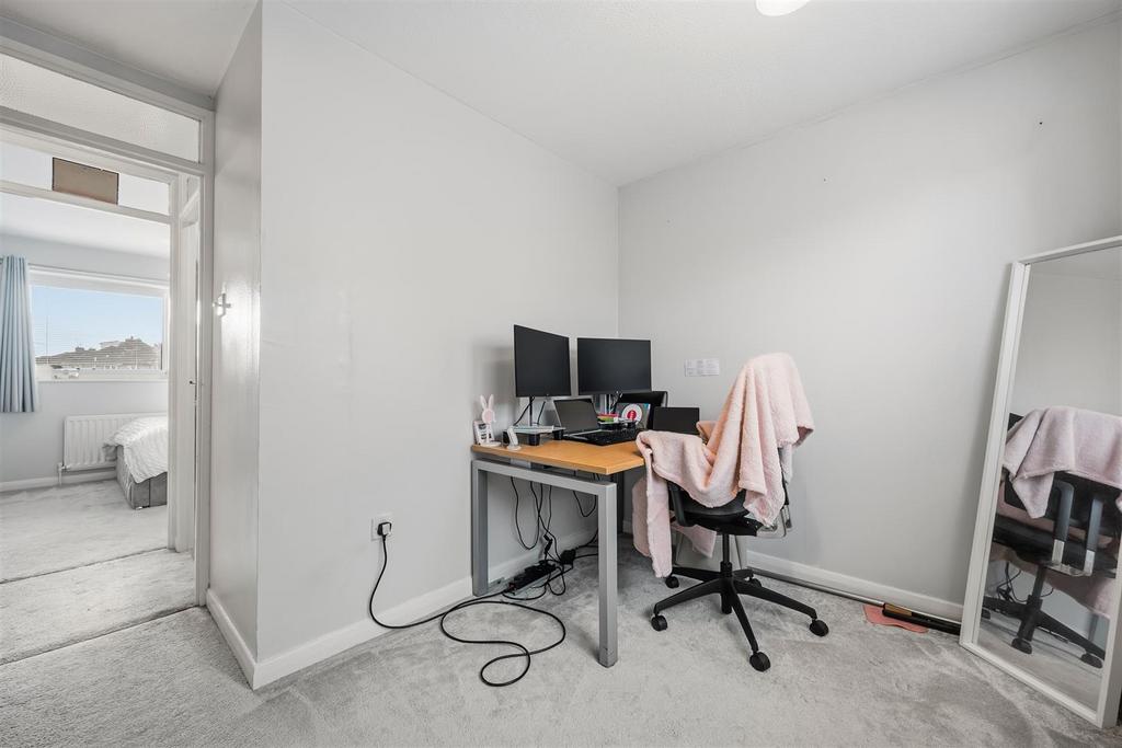 Bedroom One - desk.jpg