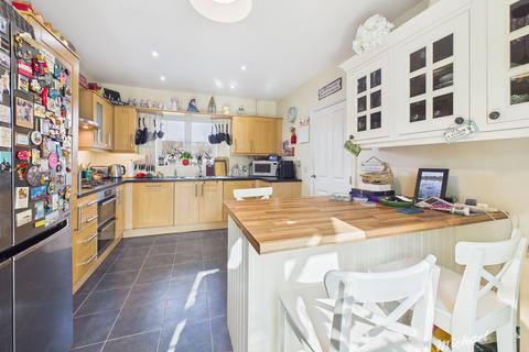 3 bedroom semi-detached house for sale, Leys Close, Aylesbury