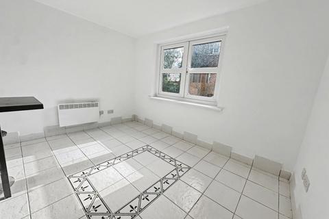 1 bedroom flat for sale, Flat 4 Eaton Court, 12 Madeira Road, Bournemouth, Dorset, BH1 1QG