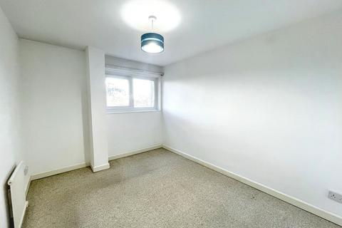 2 bedroom flat to rent, St. Lukes Road South, Torquay, TQ2