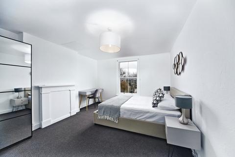 3 bedroom flat to rent, Bellevue Road, London, SW17