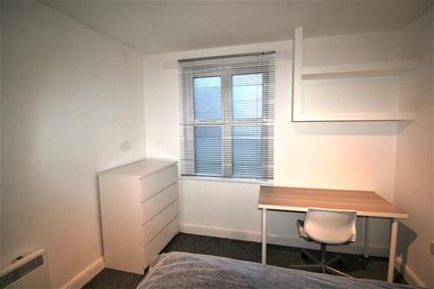 2 bedroom flat to rent, Hadfield Close, Manchester M14