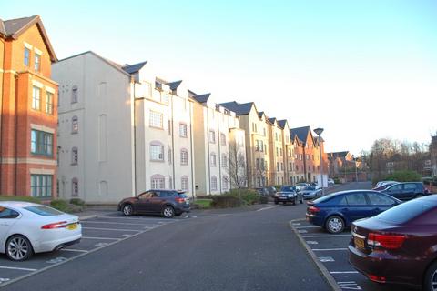2 bedroom flat to rent, Hadfield Close, Manchester M14