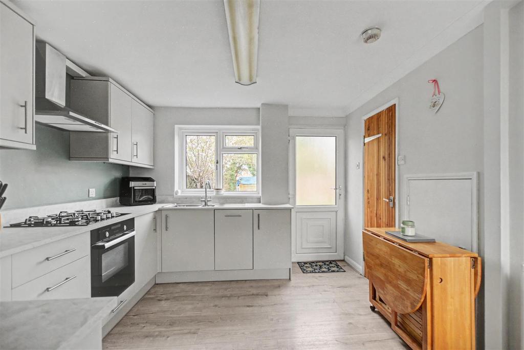 Kitchen 1.jpeg
