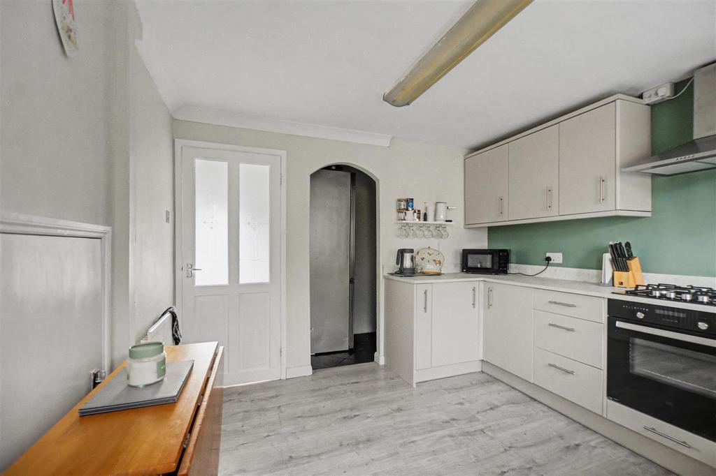 Kitchen 2.jpeg