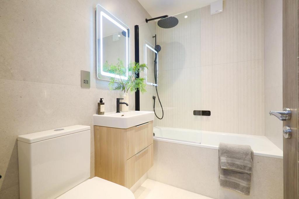 Show Flat - Mitcham Rd Sw17 (4).jpg