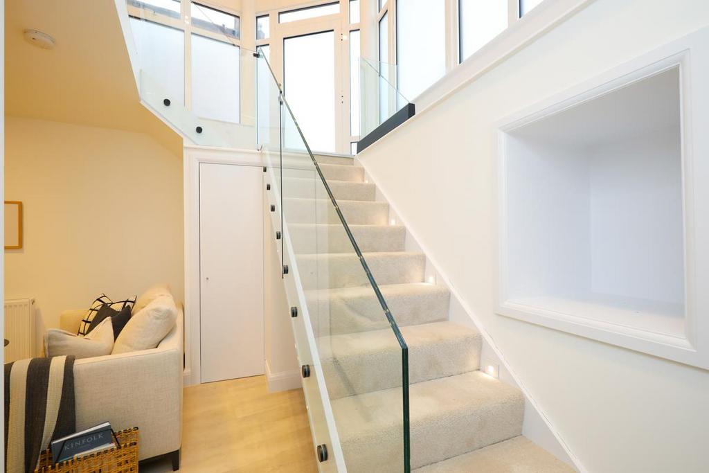 Show Flat - Mitcham Rd Sw17 (11).jpg