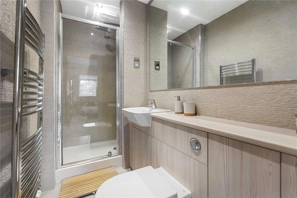 Primary En-Suite