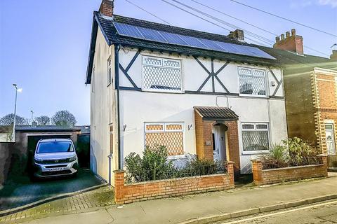2 bedroom detached house for sale, Victoria Road, SCUNTHORPE