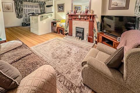 2 bedroom detached house for sale, Victoria Road, SCUNTHORPE