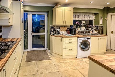 2 bedroom detached house for sale, Victoria Road, SCUNTHORPE