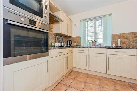 2 bedroom apartment for sale, Brooklands Road, SALE