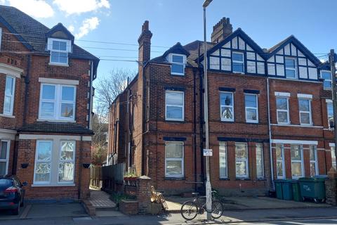 3 bedroom flat to rent, Cheriton Road, Folkestone, CT19