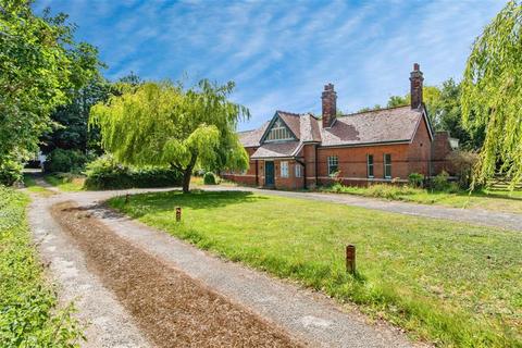 Station Road, Corton, LOWESTOFT