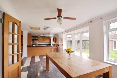 undefined, Somerset Way, Richings Park SL0