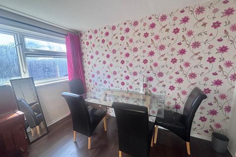 undefined, Symons Close, HULL