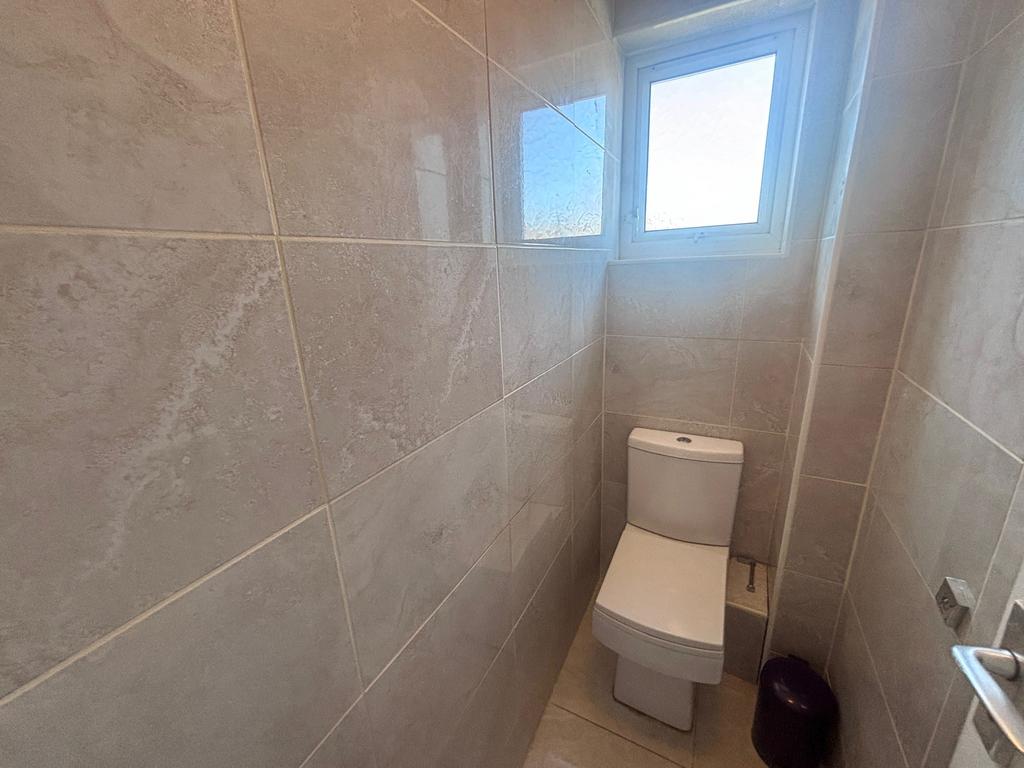 Cloakroom/wc