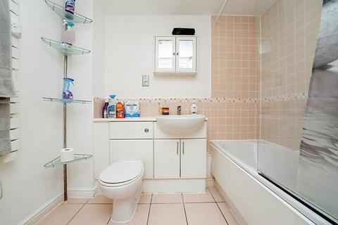 1 bedroom apartment to rent, Rosemoor House, West Ealing, London, W13