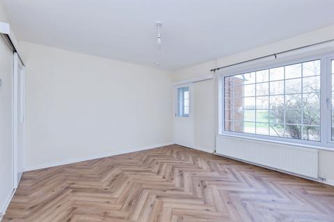 3 bedroom semi-detached house for sale, Devonshire Walk, Oadby, Leicester