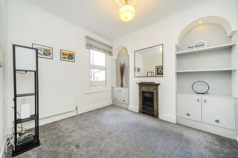 2 bedroom flat for sale, Strathville Road, London SW18