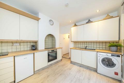 2 bedroom flat for sale, Strathville Road, London SW18