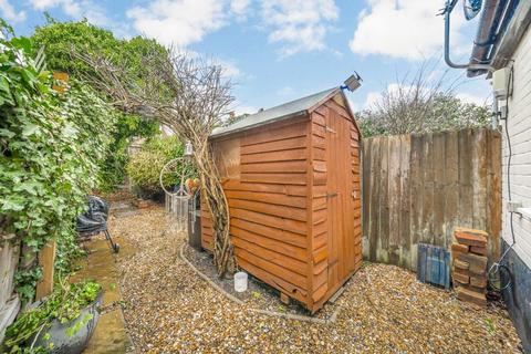 2 bedroom flat for sale, Strathville Road, London SW18