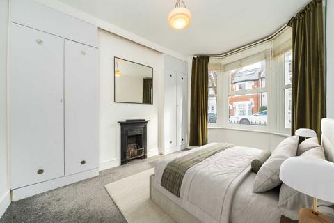 2 bedroom flat for sale, Strathville Road, London SW18