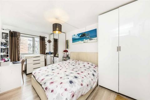 2 bedroom flat to rent, Greenroof Way, London SE10