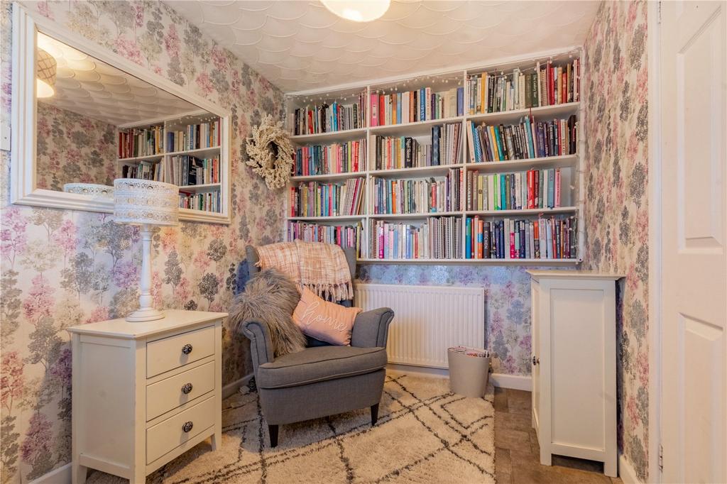Snug/Dining Room