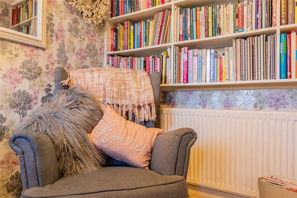 Snug/Dining Room