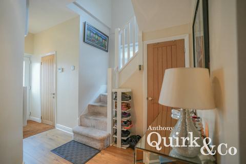 3 bedroom semi-detached bungalow for sale, Central Drive, Hornchurch, RM12