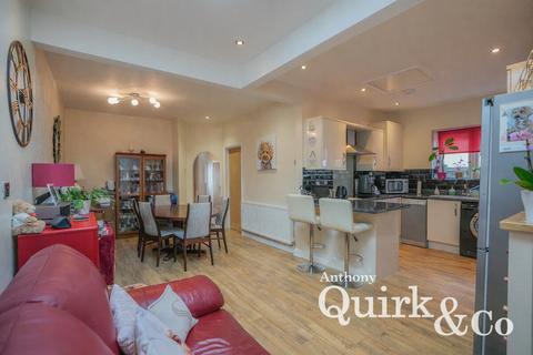 3 bedroom semi-detached bungalow for sale, Central Drive, Hornchurch, RM12