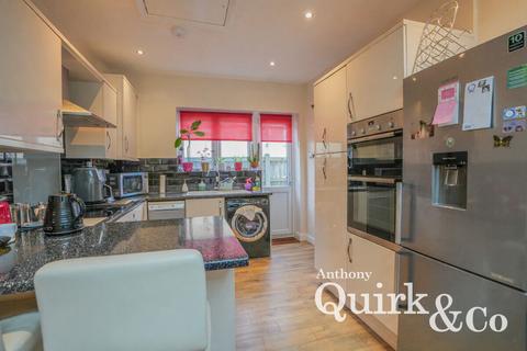 3 bedroom semi-detached bungalow for sale, Central Drive, Hornchurch, RM12