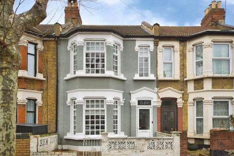3 bedroom terraced house for sale - Strone Road, Manor Park, London, E12