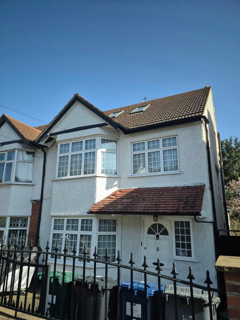 5 bed semi-detached house for sale Aprey Gardens,