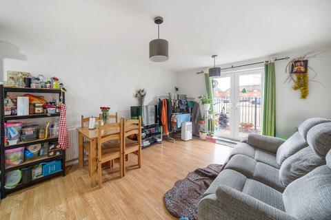 2 bedroom apartment for sale, Academy Place, Isleworth TW7