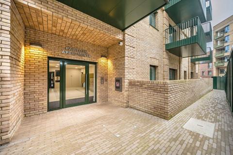 1 bedroom flat to rent, Monarch Square, LONDON SW11