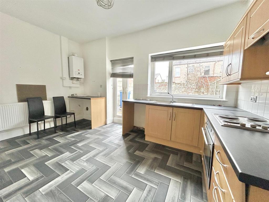 Kitchen 2.jpg