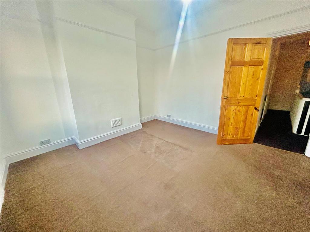 Master room2.jpg