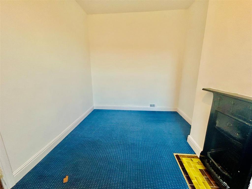 Rear bedroom2.jpg
