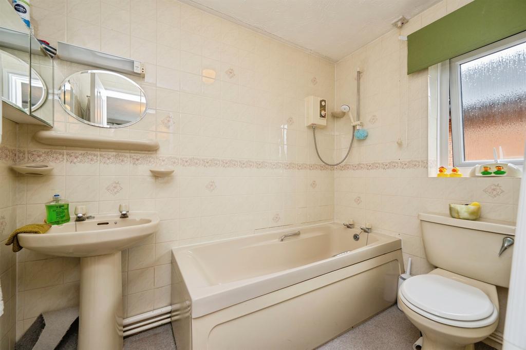 En Suite Bathroom: