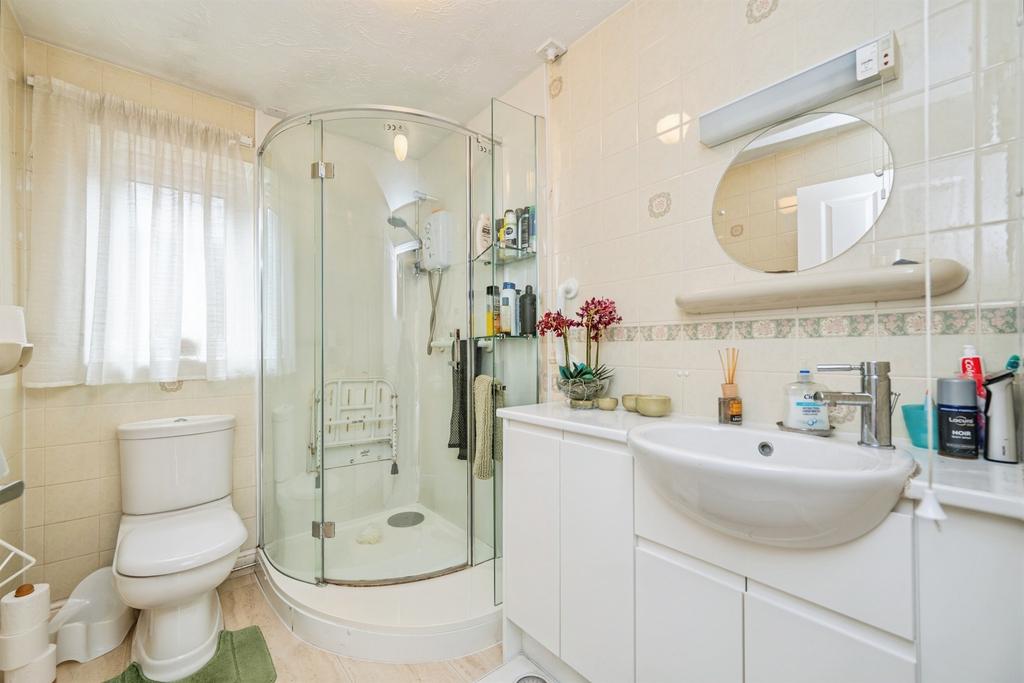 Shower Room: