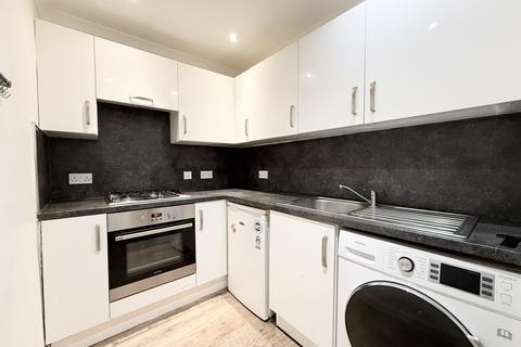 2 bedroom flat to rent, Roslea Drive, Glasgow, G31