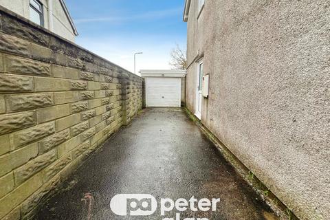 3 bedroom semi-detached house to rent, Heol Mair, Pen-y-bont ar Ogwr, CF31