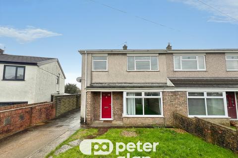 3 bedroom semi-detached house to rent, Heol Mair, Pen-y-bont ar Ogwr, CF31