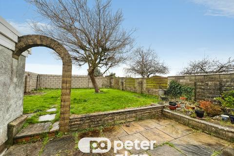3 bedroom semi-detached house to rent, Heol Mair, Pen-y-bont ar Ogwr, CF31
