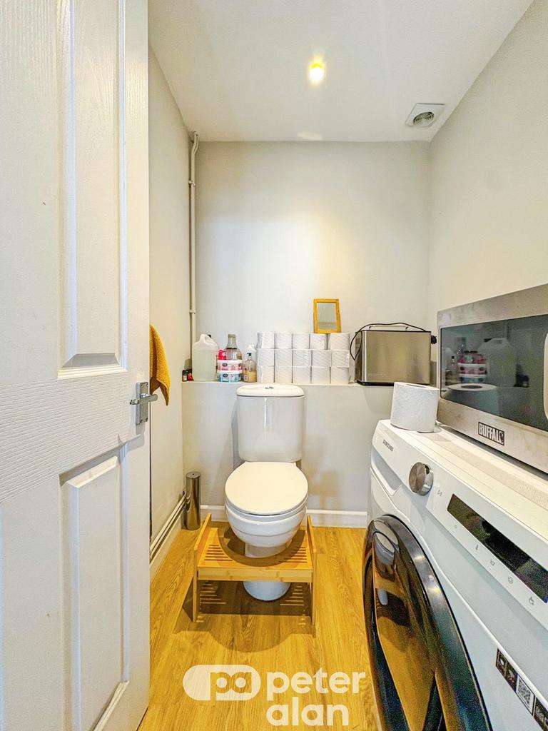 Cloakroom/wc