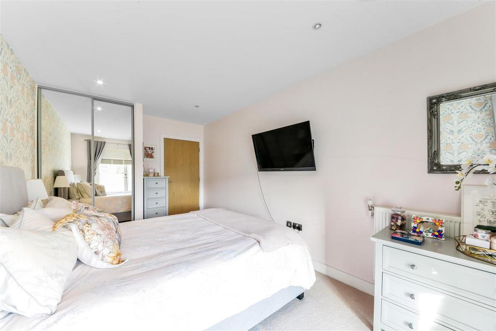 Flat 11 275 Camden Road Bedroom pic 2.jpg