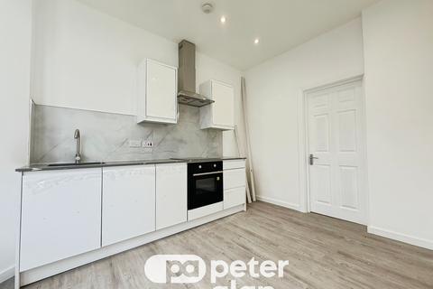 2 bedroom flat to rent, Inverness Place, CARDIFF, CF24